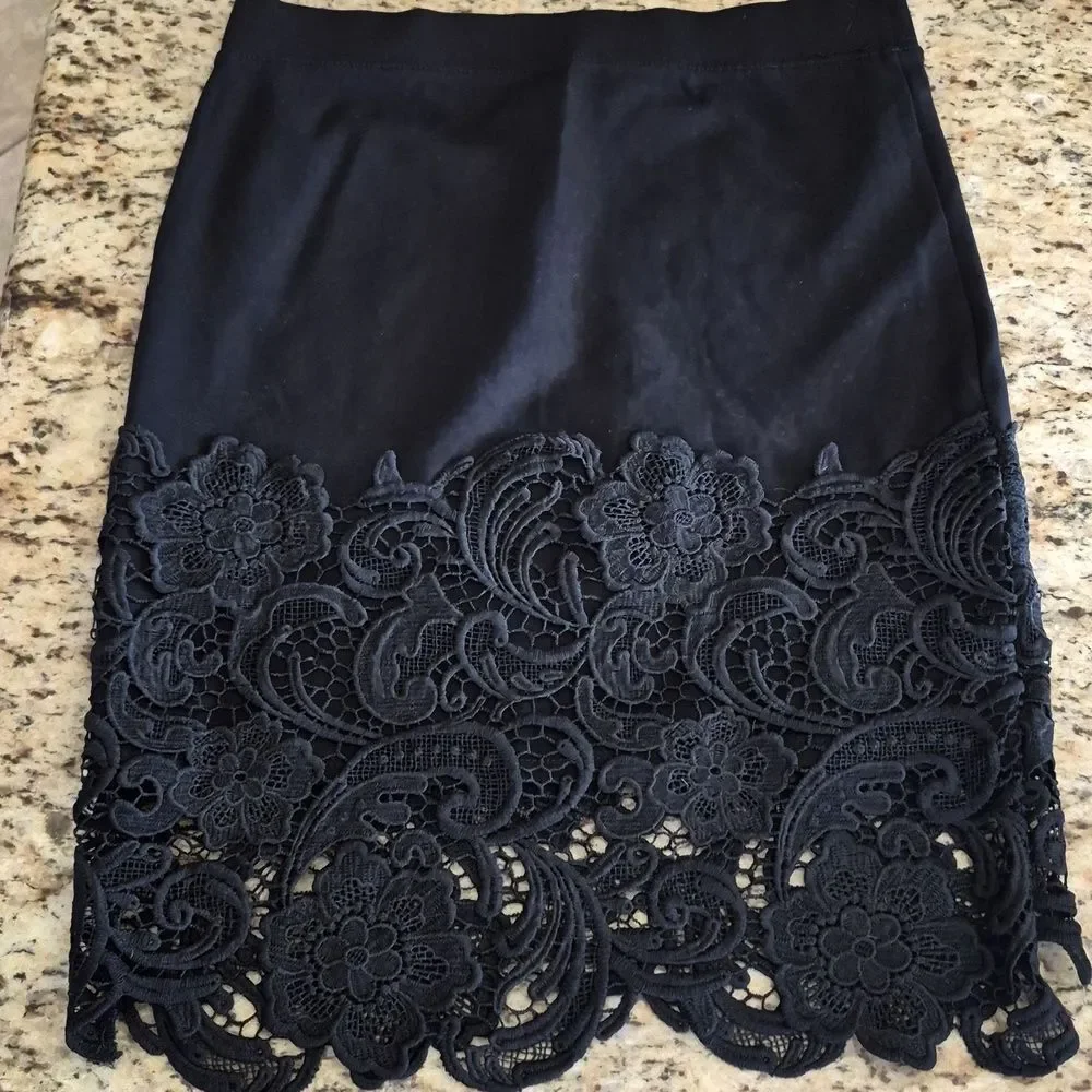 Haute Monde, Embroidery Stretchy Skirt with elastic waist band Sz S/M